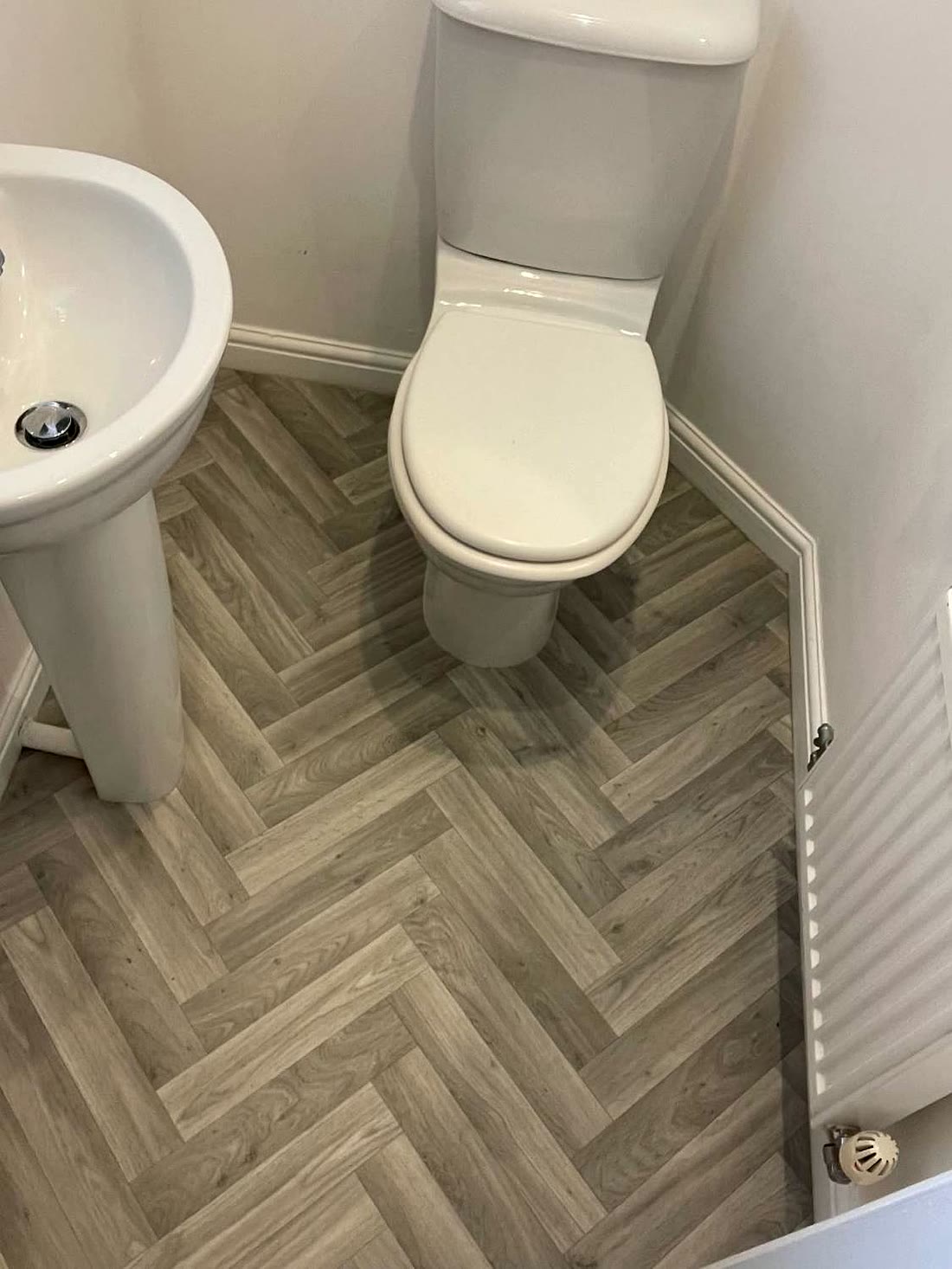 Herringbone vinyl in a downstairs toilet