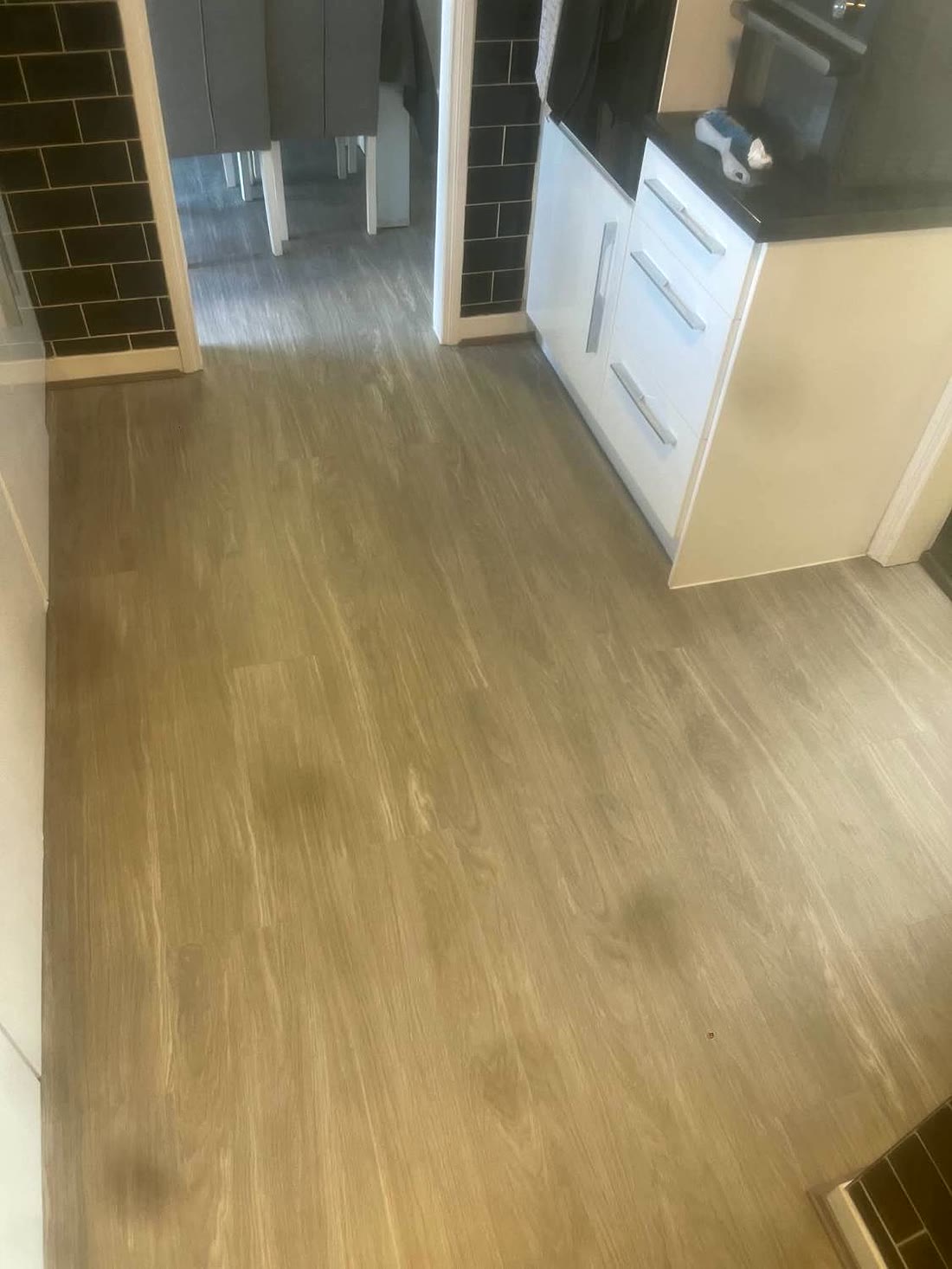Wood effect vinyl in a kitchen